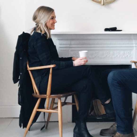 Meet your Posh Ambassador, Brit 💛 - Picture 1 of 6